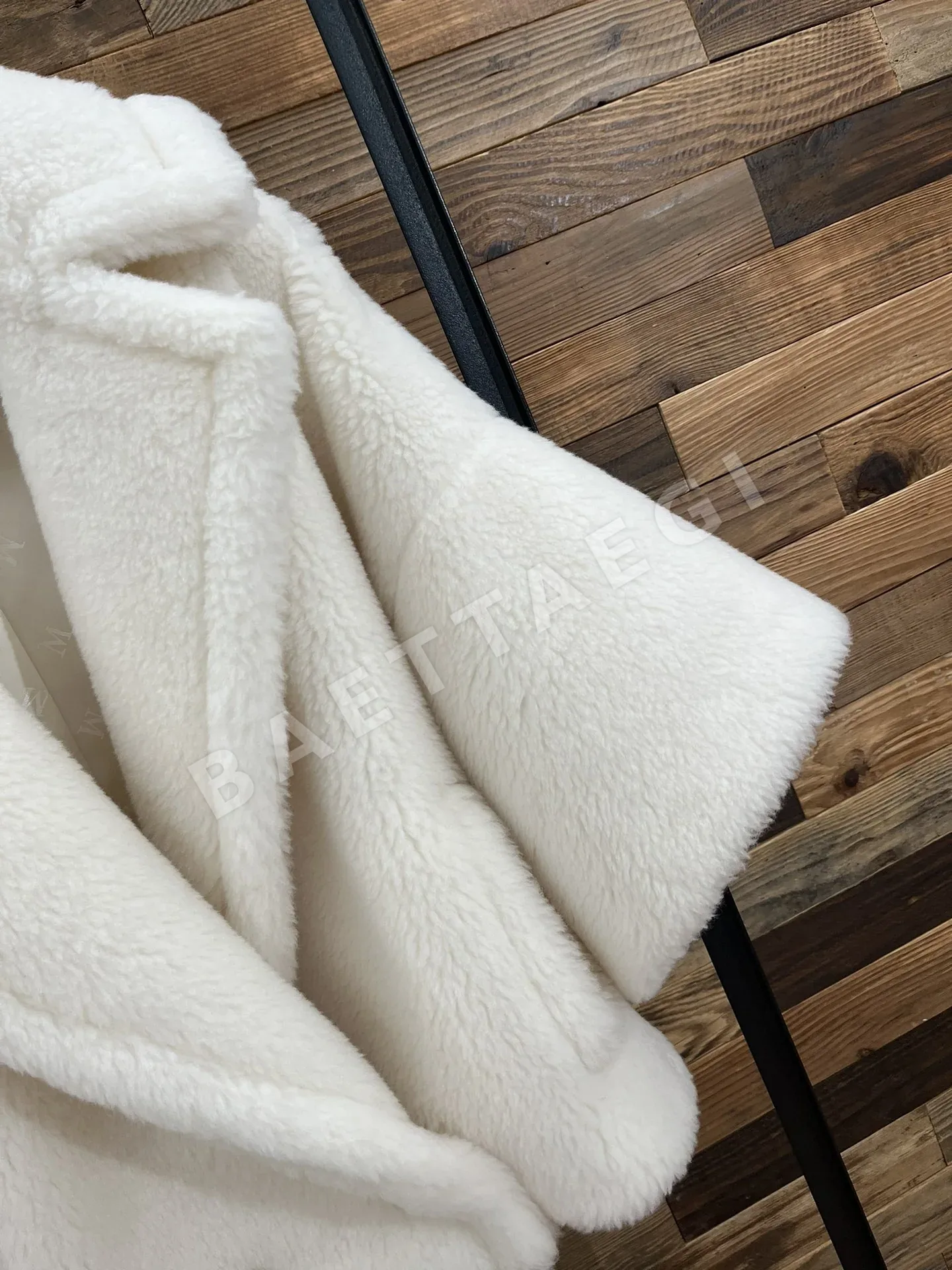막스마라(Max Mara)의 테디베어 케이프/숏 코트 상세 이미지 4
