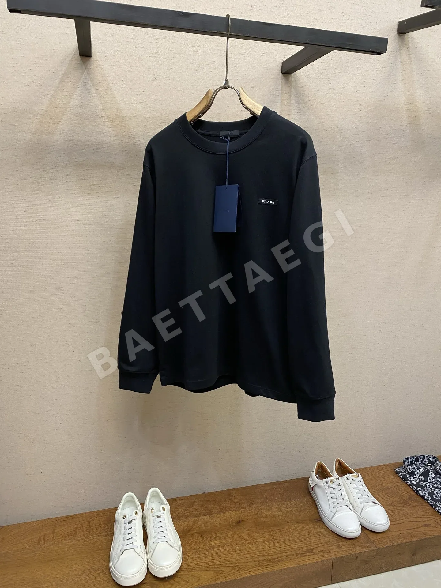 프라다 남성 코튼 긴팔 티셔츠 169666