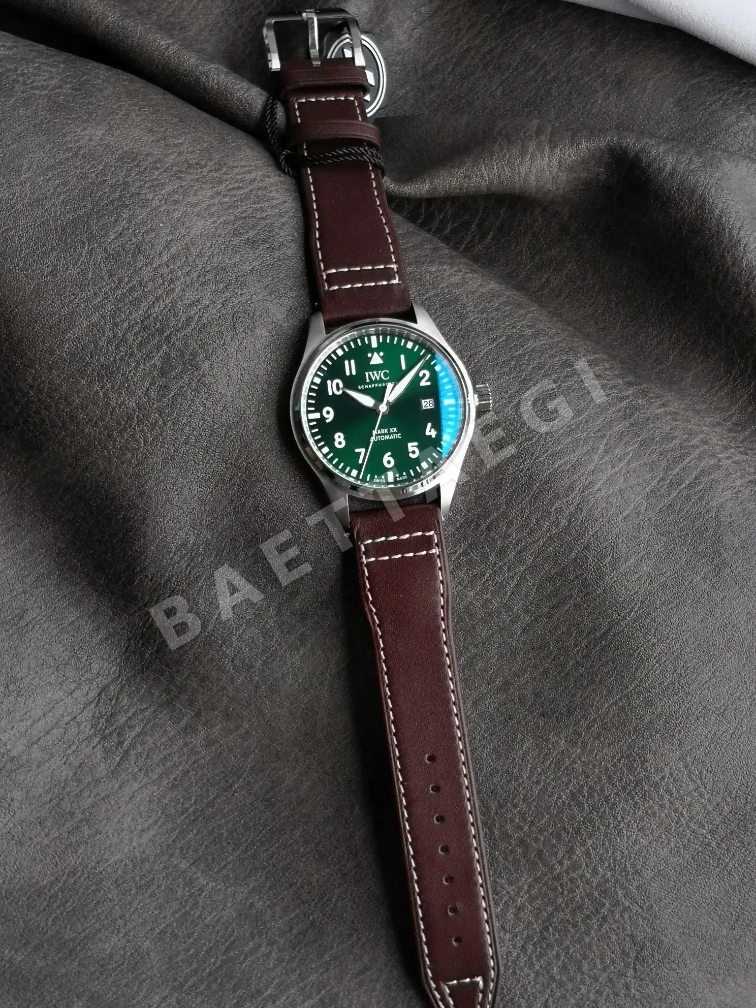IWC 파일럿 그린 다이얼 자동 시계 IW328205 상세 이미지 2