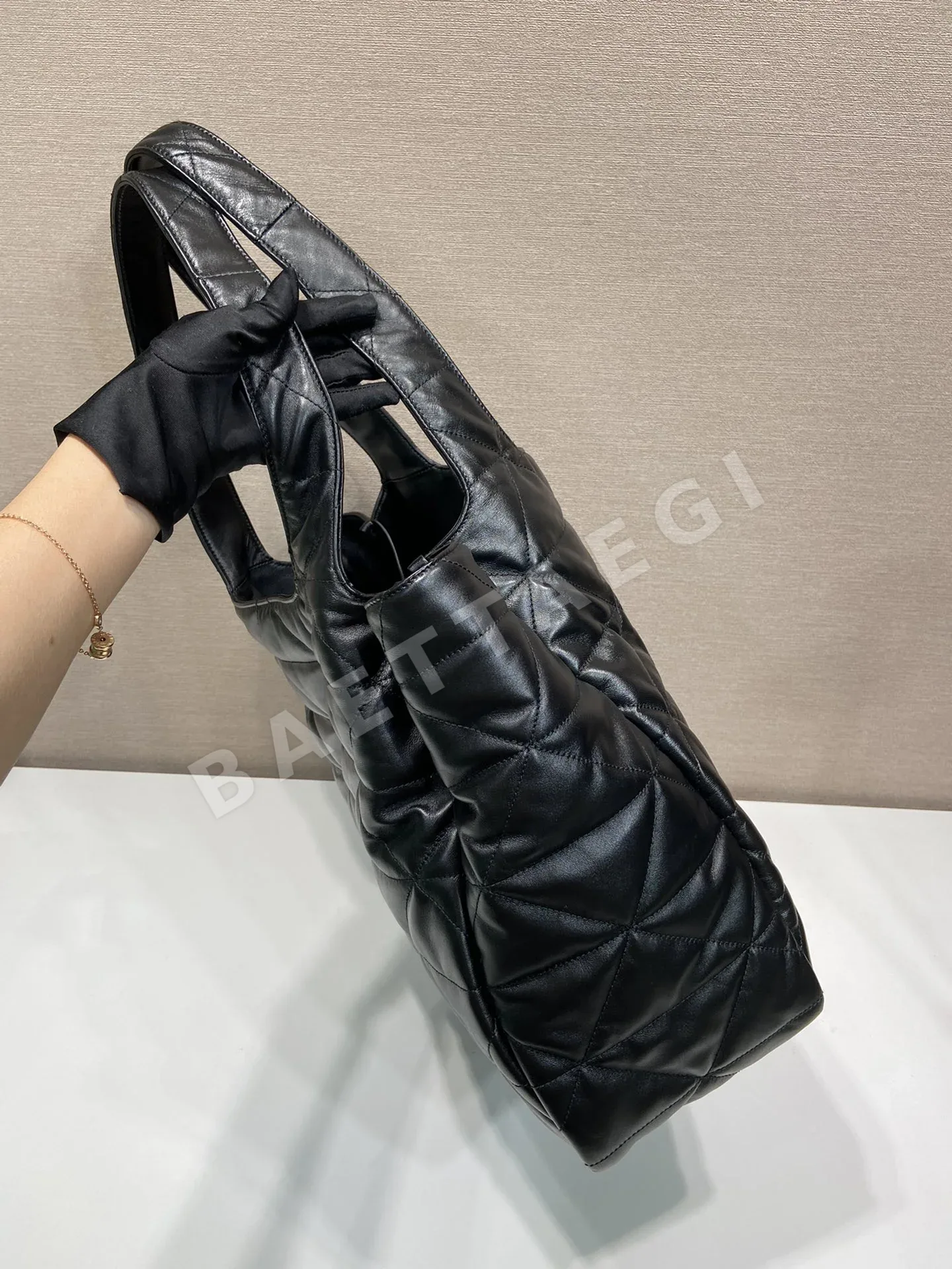 프라다 다이아몬드 패턴 대형 쇼핑백 1BG449 상세 이미지 4