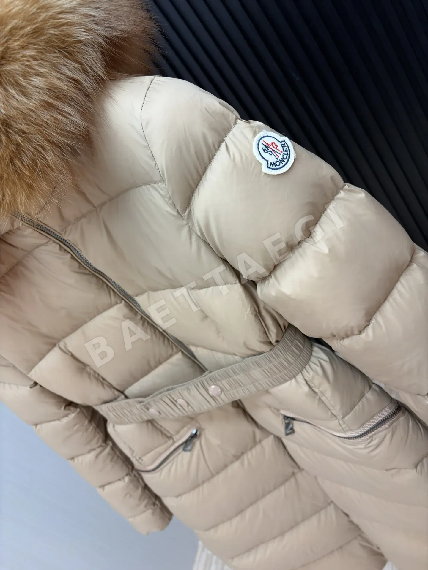 몽클레르 보에딕 여성 패딩 상세 이미지 8