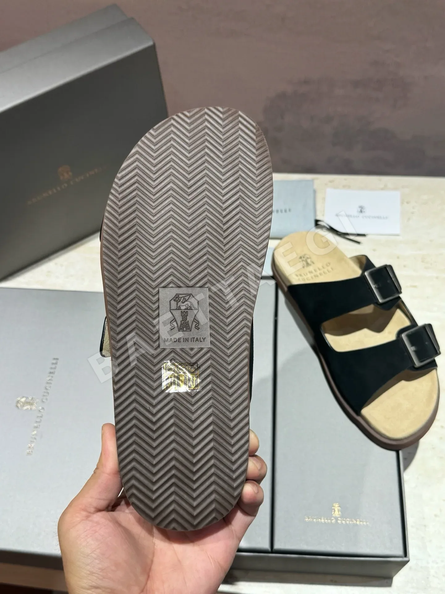 브루넬로쿠치넬리 남성 스웨이드 비치샌들 상세 이미지 6