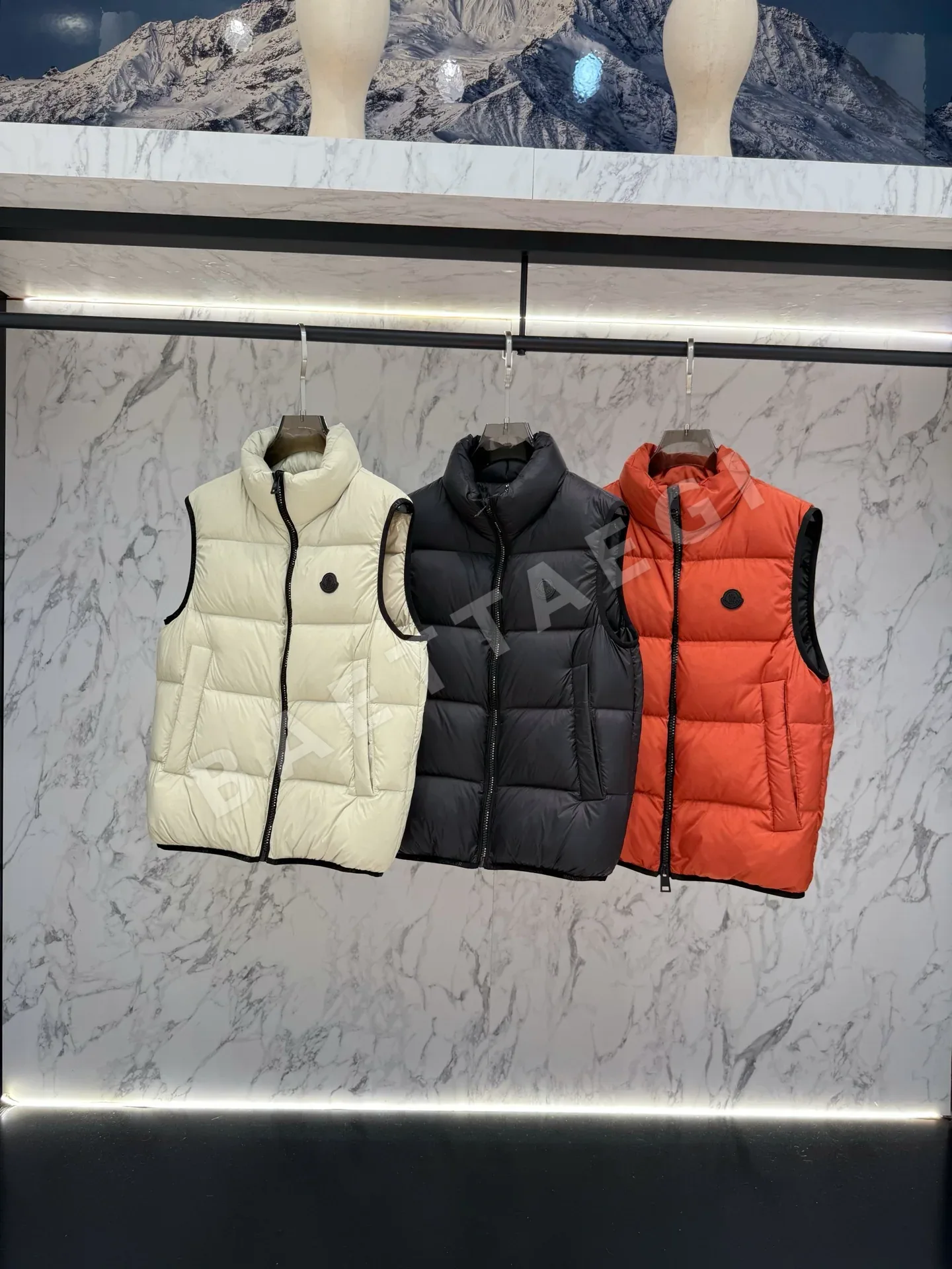 몽클레르 남성 다운 조끼 상세 이미지 2