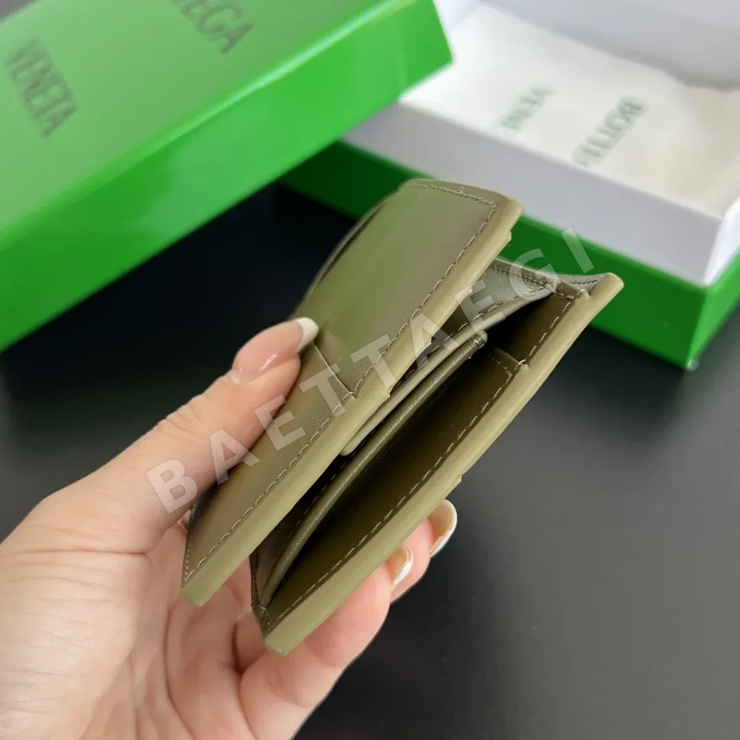 보테가베네타 대형 체크무늬 소가죽 반지갑 5122 상세 이미지 2