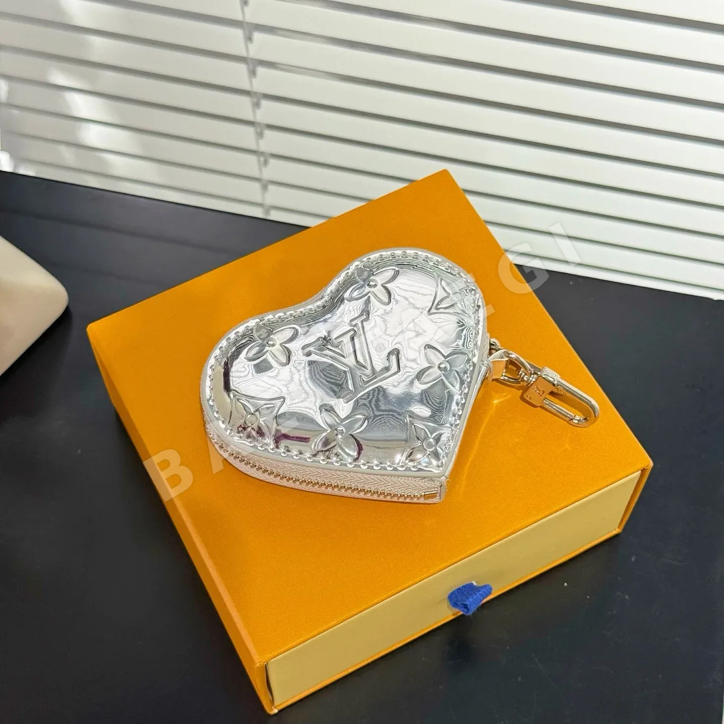 루이비통 LV 루이베어 하트 키링 상세 이미지 3
