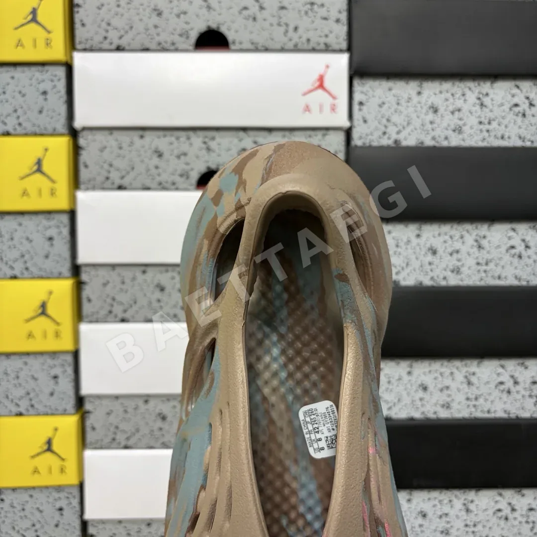 아디다스 [LW] 이지 폼 RNNR MX GY3969 200650 Adidas Yeezy Foam RNNR MX Sand Grey 상세 이미지 5