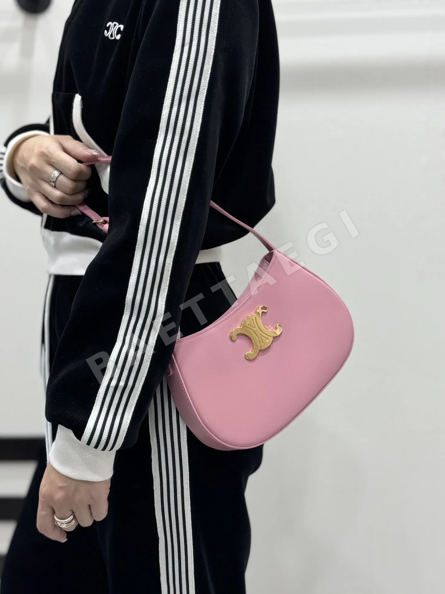 셀린느 베이베이 리젠 미디엄 가방 86335