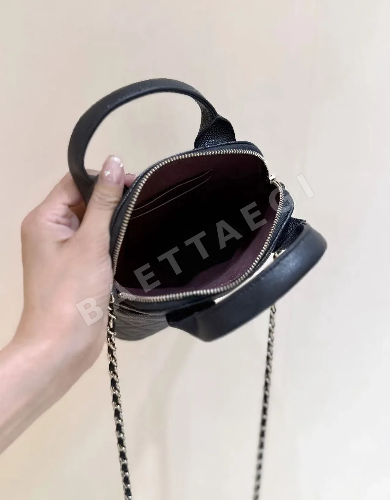 샤넬 25A 페블드 레더 쉘 백 AP4746 상세 이미지 7