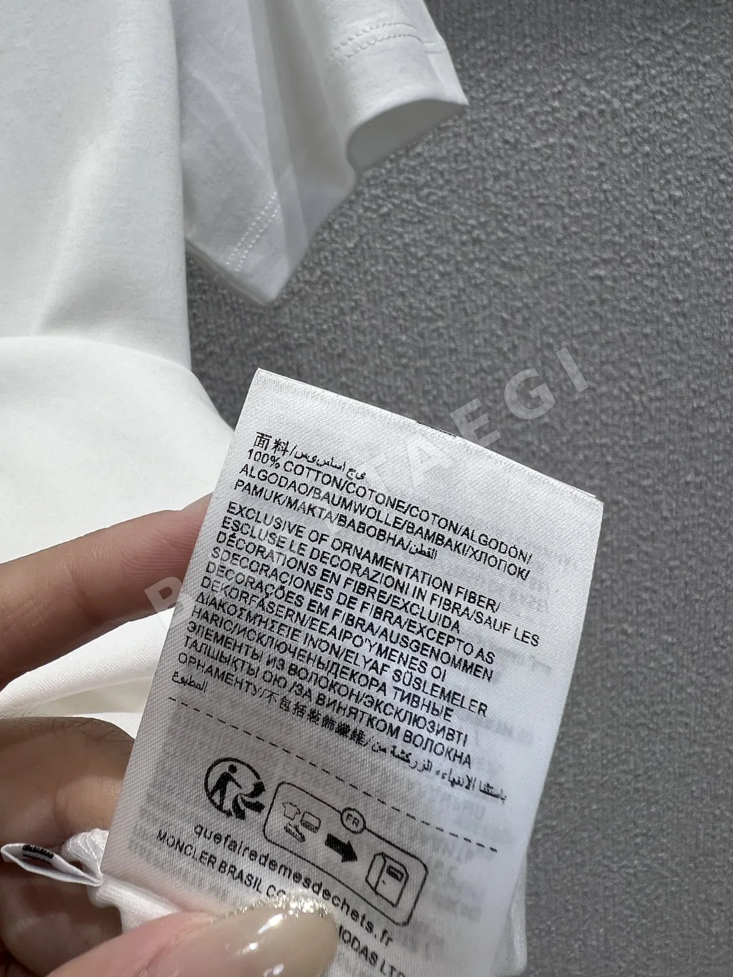 몽클레르 비즈 장식 레터링 여성 반팔 티셔츠 상세 이미지 9