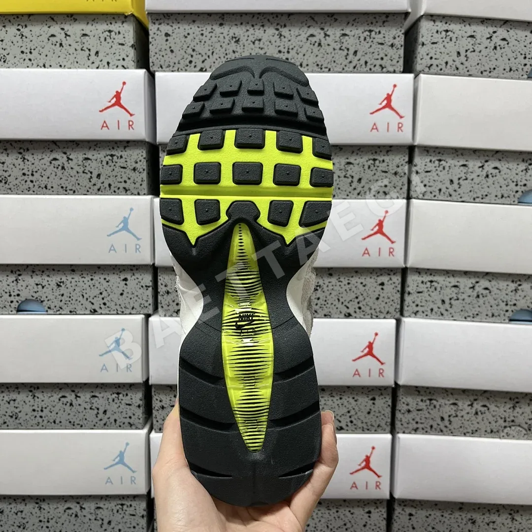 나이키 [GX] 에어 맥스 95 OG 블랙 그레이 HM4738-001 201221 Nike Air Max 95 OG Reverse 상세 이미지 3