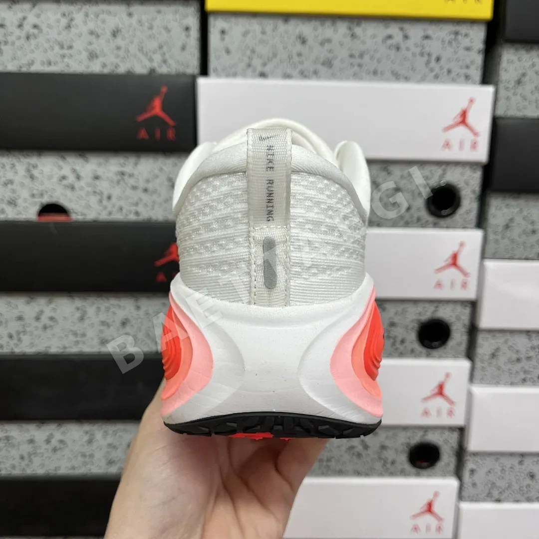 나이키 줌 보메로 18 IH3251-100 201118 Nike Zoom Vomero 18 상세 이미지 10