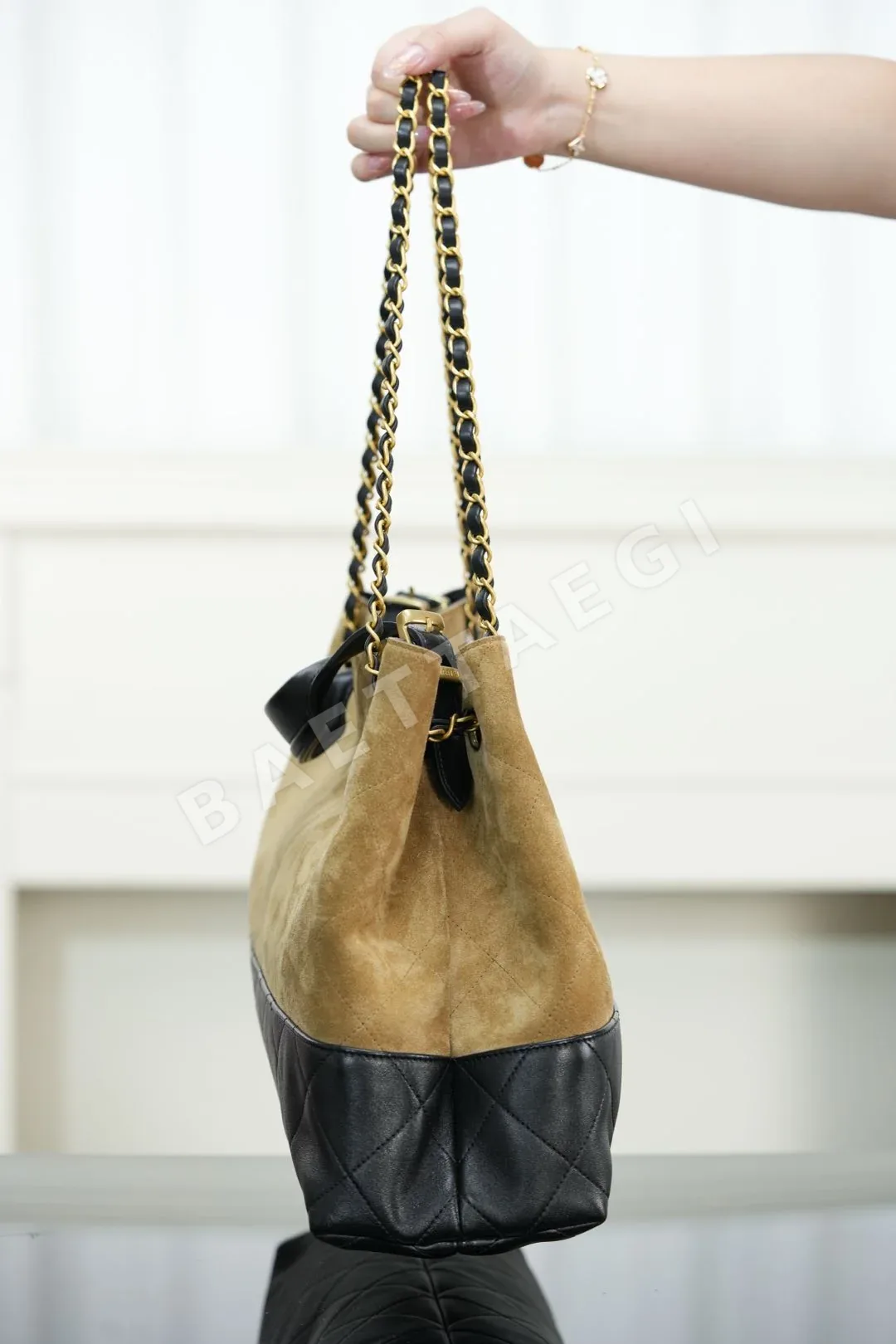 샤넬 팬더 다이아몬드 패턴 스웨이드 쇼핑백 가방 상세 이미지 8