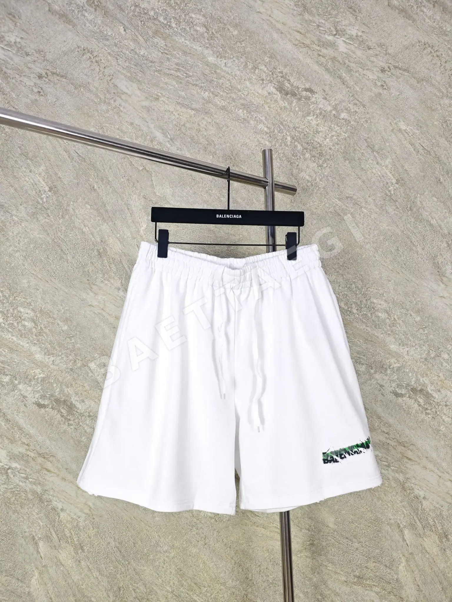발렌시아가 테이프 프린트 남성 반바지 139259