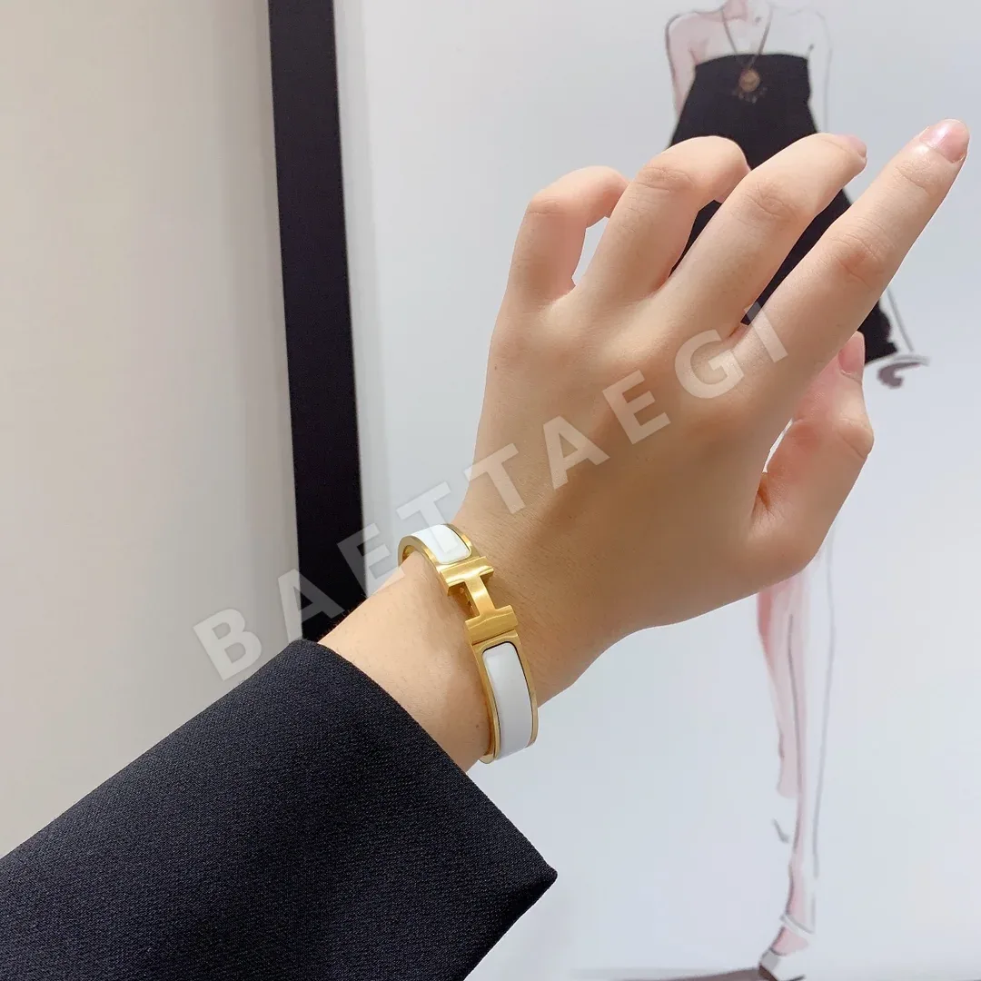 에르메스 매트 에나멜 V 팔찌 146666