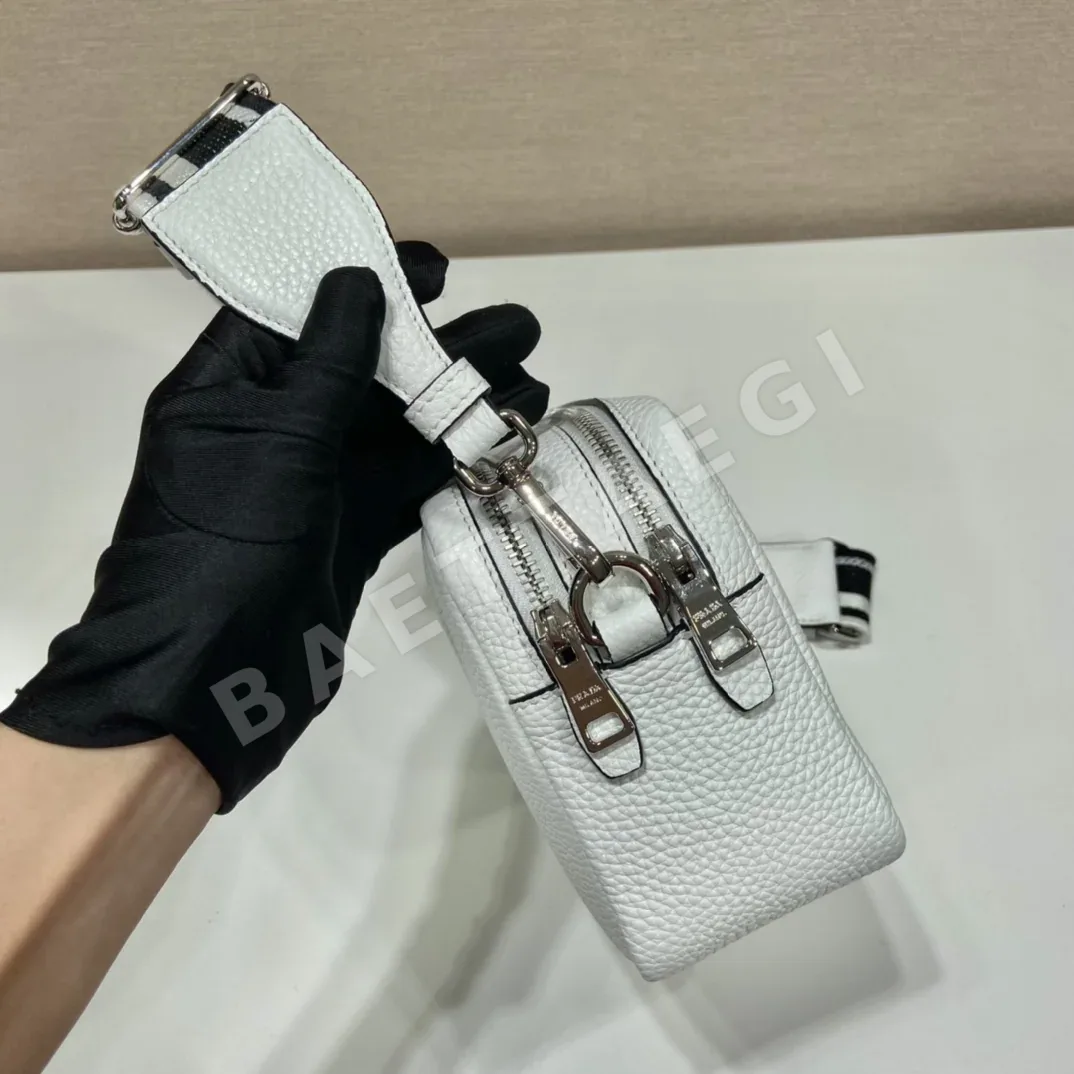 프라다 스웨이드 소가죽 백팩 1BD082 상세 이미지 7