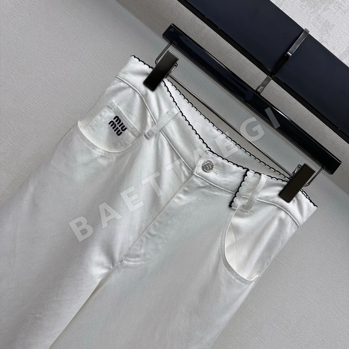 미우미우 로고 자수 하이웨스트 스트레이트 진 바지 상세 이미지 3
