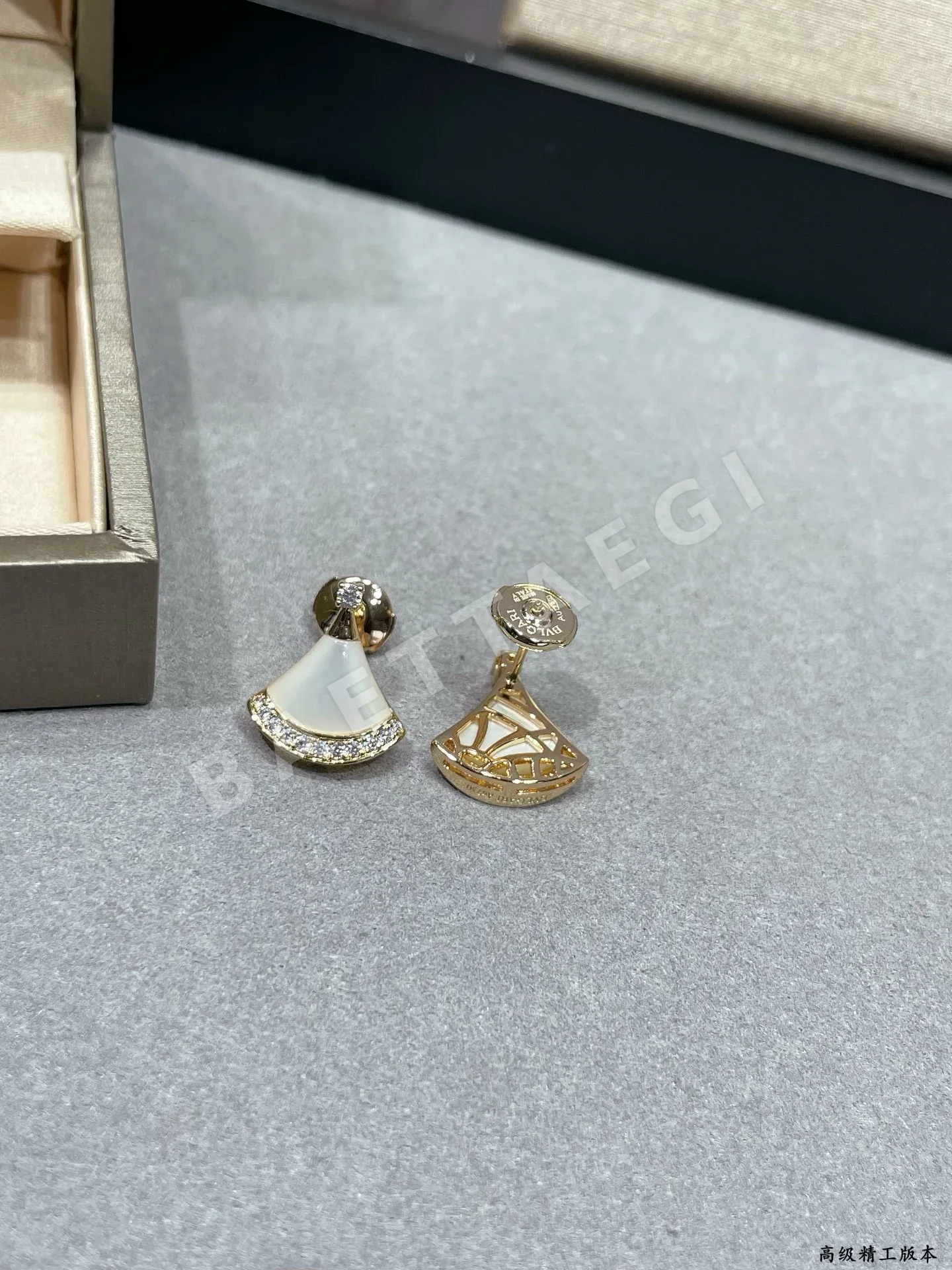 불가리 디바 드림 화이트 머더오브펄 다이아몬드 귀걸이 상세 이미지 5