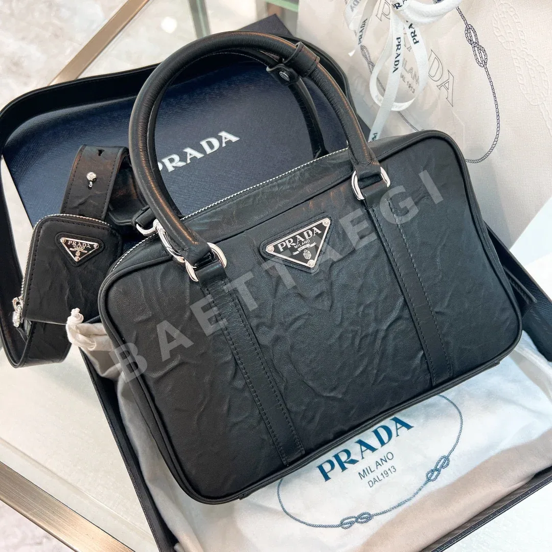 프라다 시어스킨 주름 숄더백 1BB092