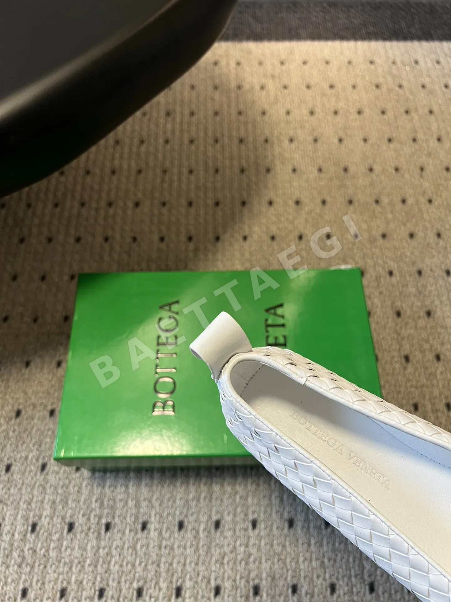 보테가베네타 우븐 스퀘어토 양가죽 플랫 상세 이미지 8