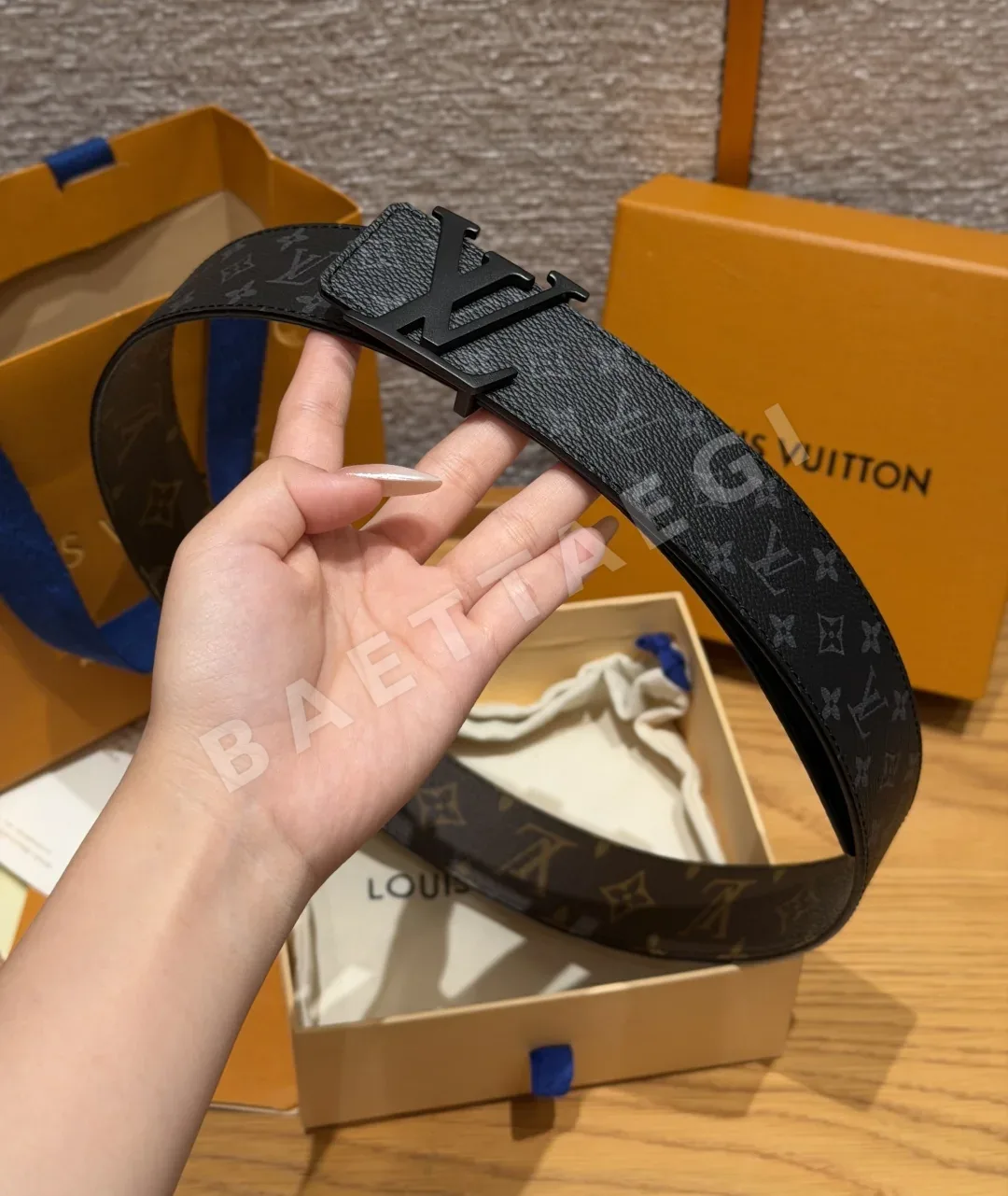 루이비통 이니셜 40mm 리버시블 벨트 상세 이미지 5