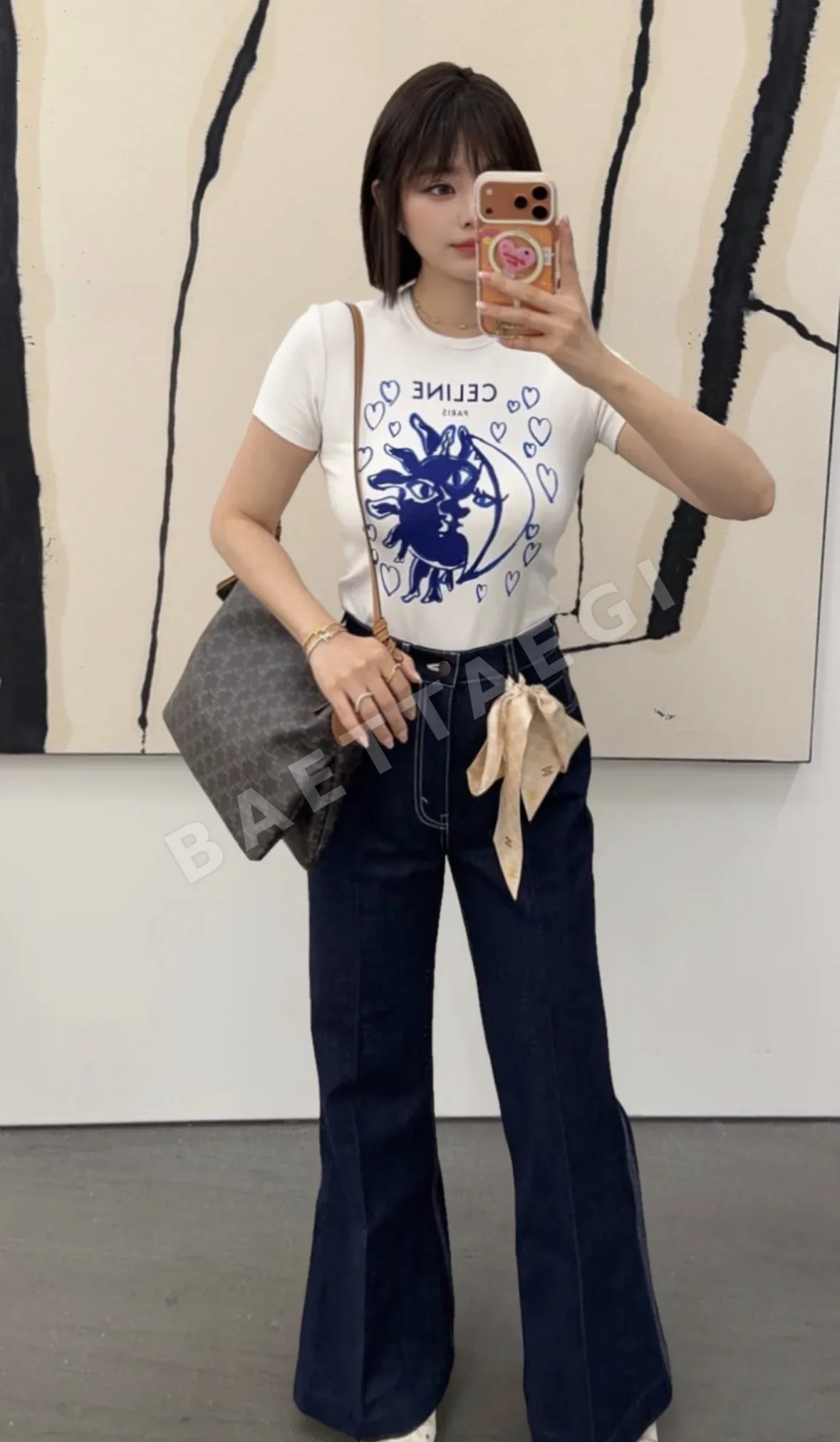 셀린느 그래피티 프린트 크루넥 반팔 티셔츠 상세 이미지 7