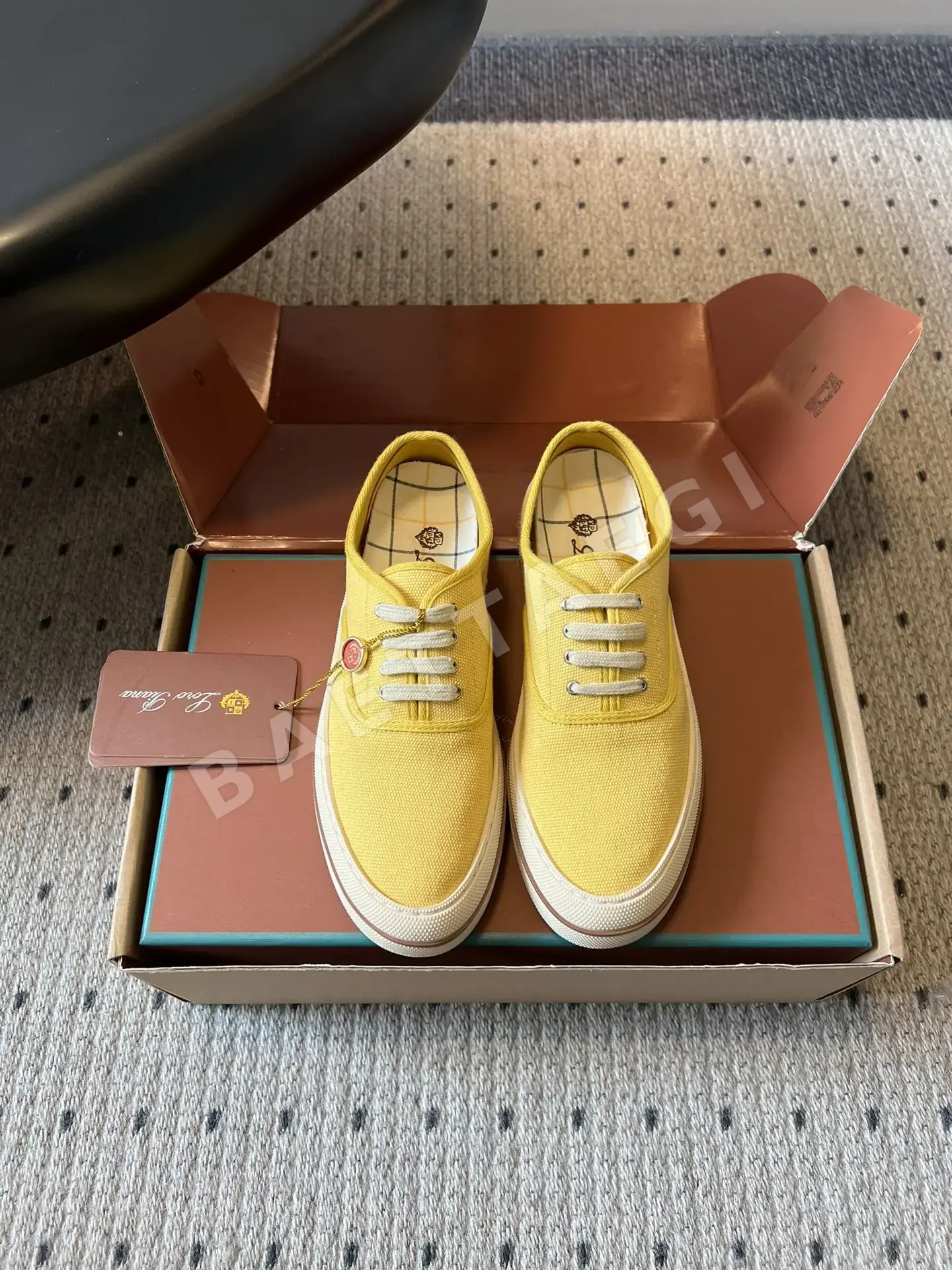 로로피아나 신발 75342