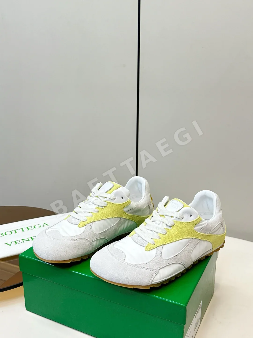 보테가베네타 뉴 코르테즈 트레이닝 스니커즈 상세 이미지 3