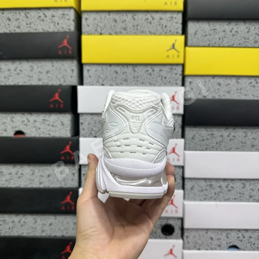 아식스 [LZ] 젤 카야노 14 1201A019-100 200561 Asics Gel-Kayano 14 Triple White 상세 이미지 7