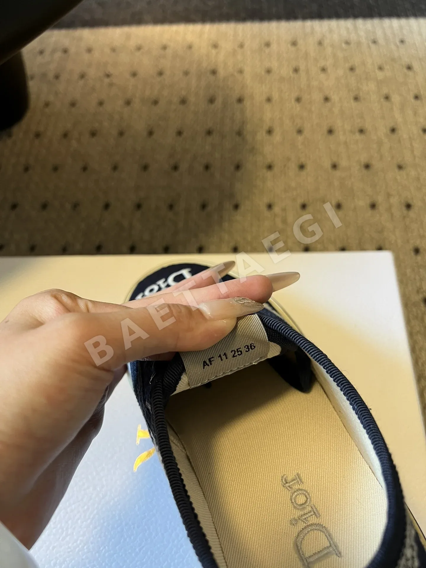 디올 레이스 자수 캔버스 슈즈 상세 이미지 8