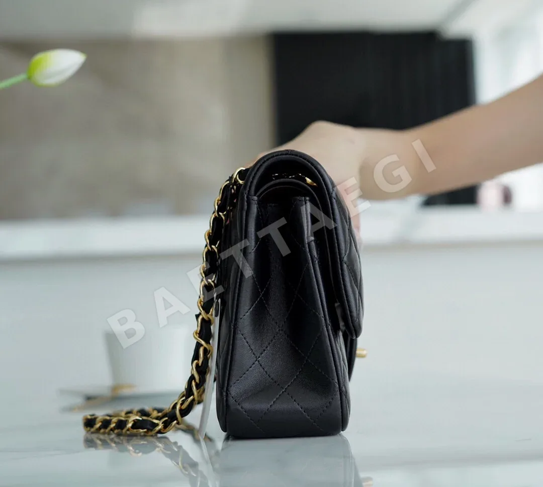 샤넬 클래식 램스킨 플랩백 가방 상세 이미지 3