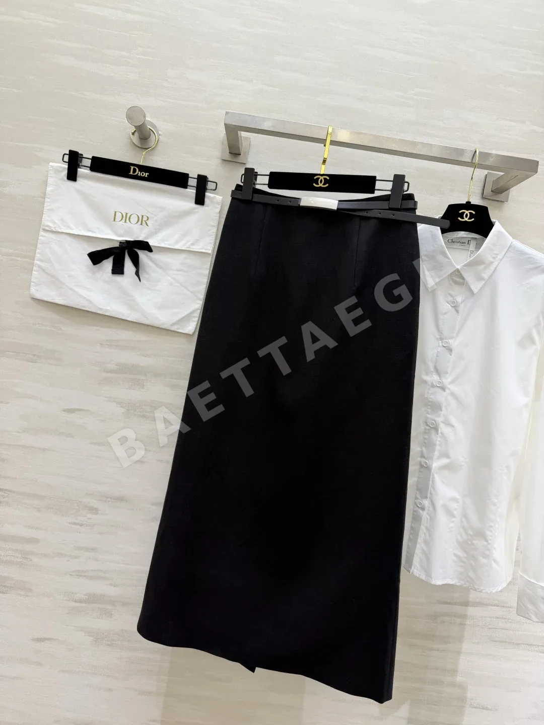 디올 흰색 셔츠 블랙 스커트 세트 상세 이미지 3