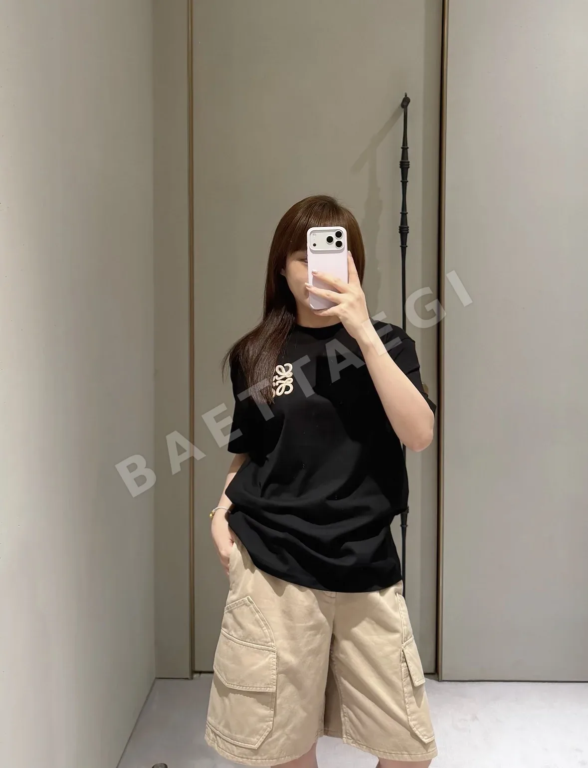 로에베 골드 자수 여성 반팔 티셔츠 상세 이미지 2