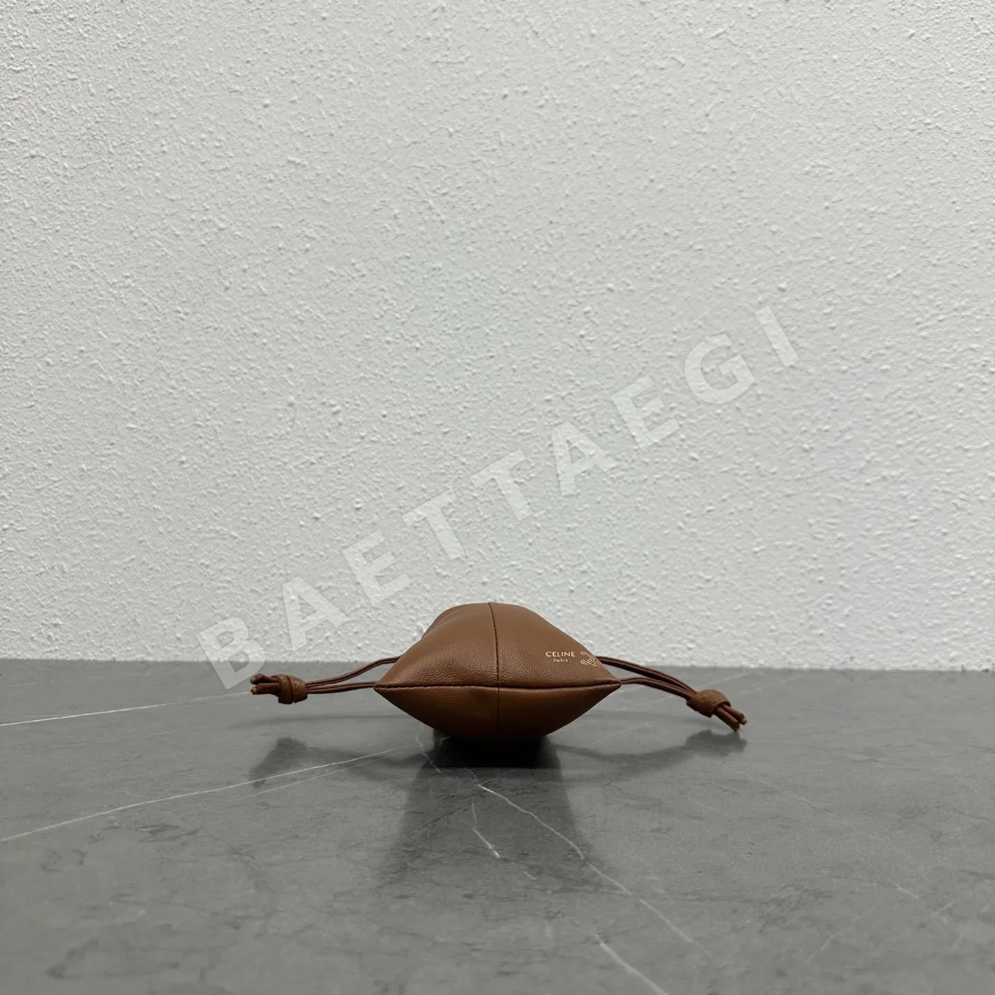 셀린느 램스킨 미니 크리스탈 파우치 상세 이미지 4