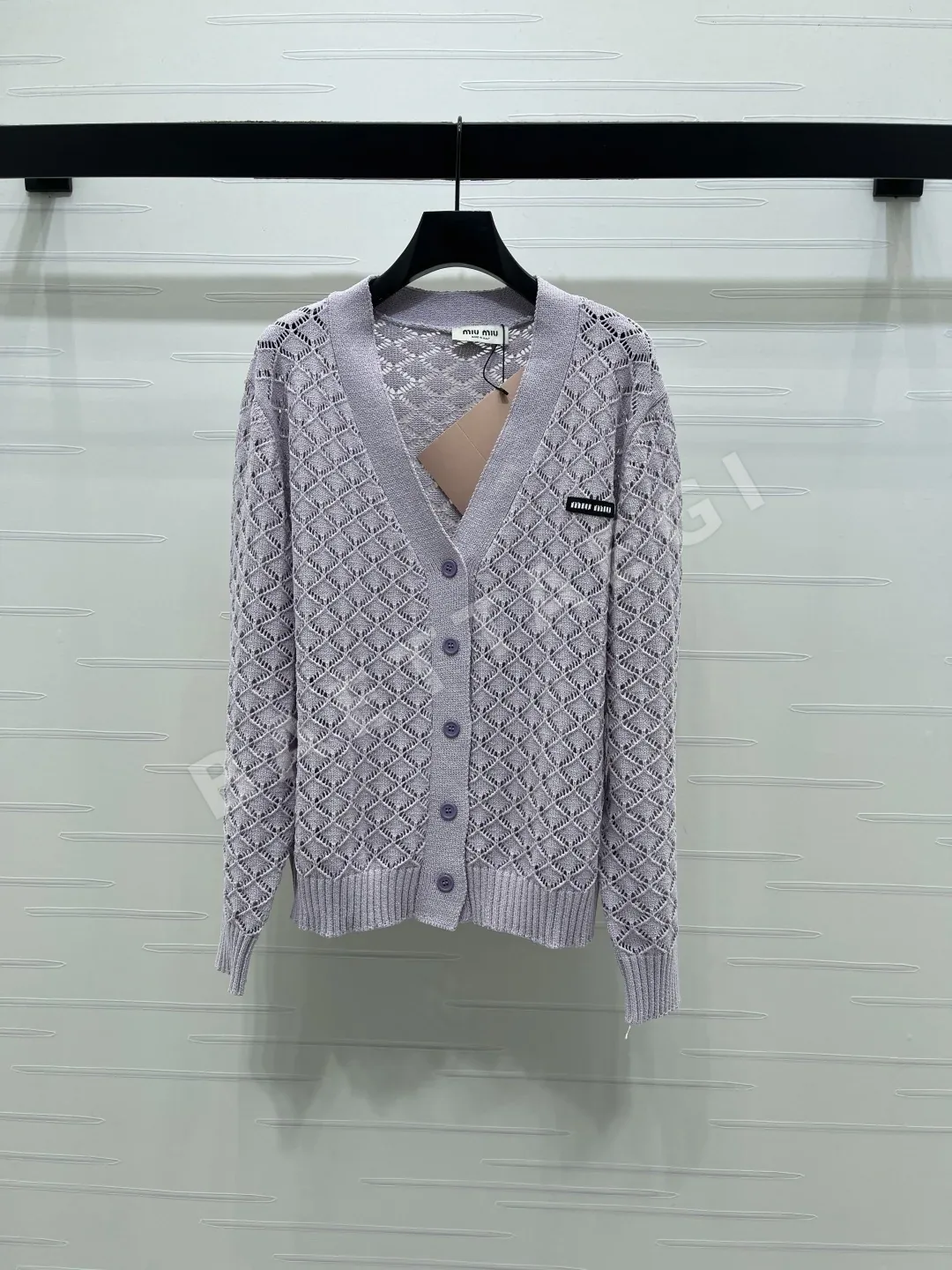 미우미우 V넥 아가일 울 가디건 97210