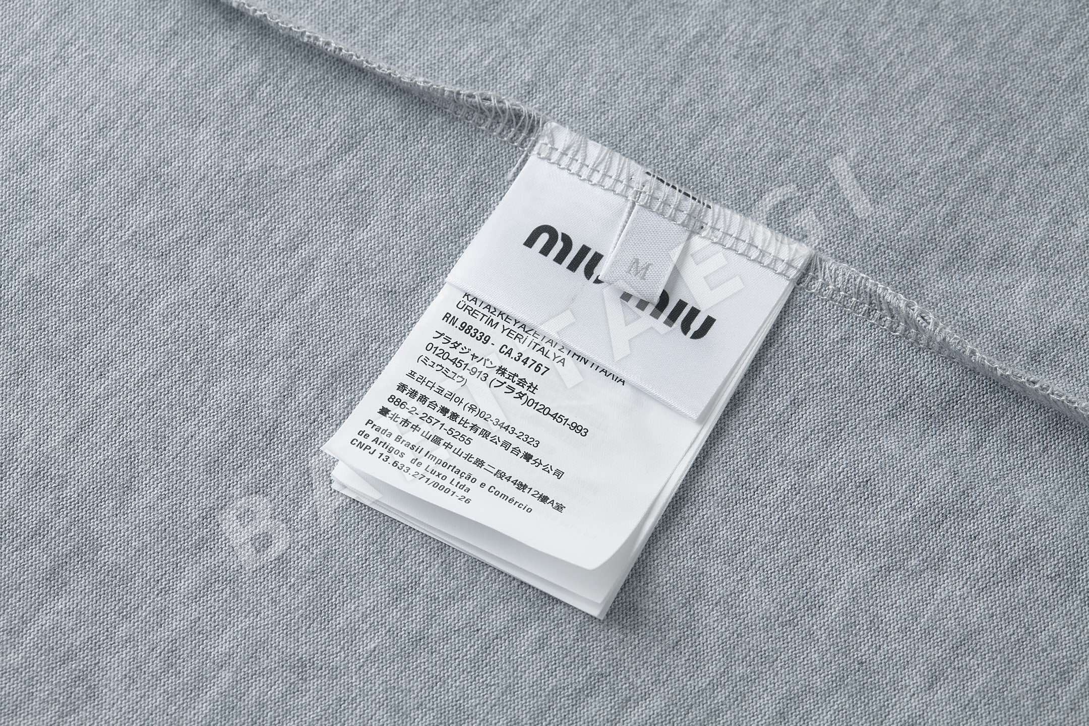 미우미우 레이저 자수 로고 반팔 티셔츠 상세 이미지 4