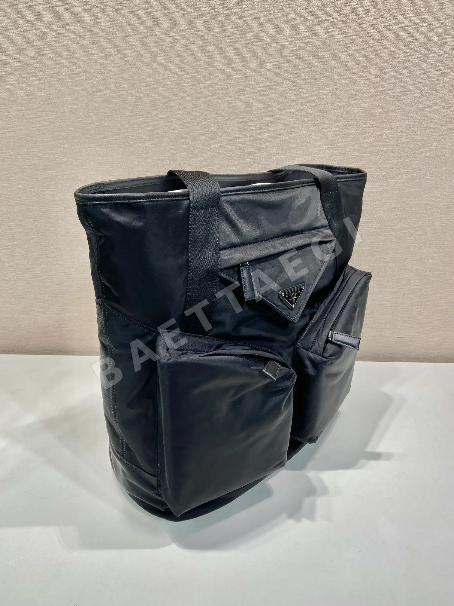 프라다 나일론 토트백 2VG120 상세 이미지 3