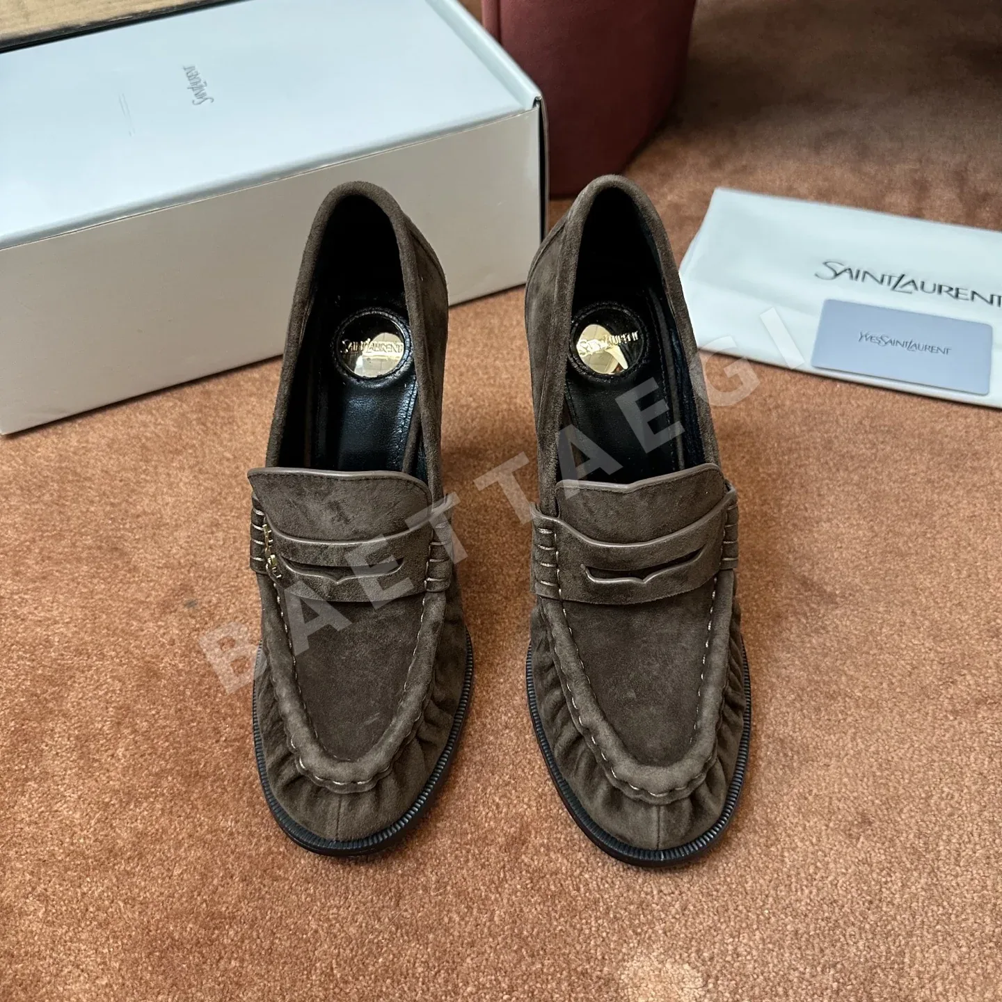생로랑 YSL 앞코 덮인 플랫 뮬 129416