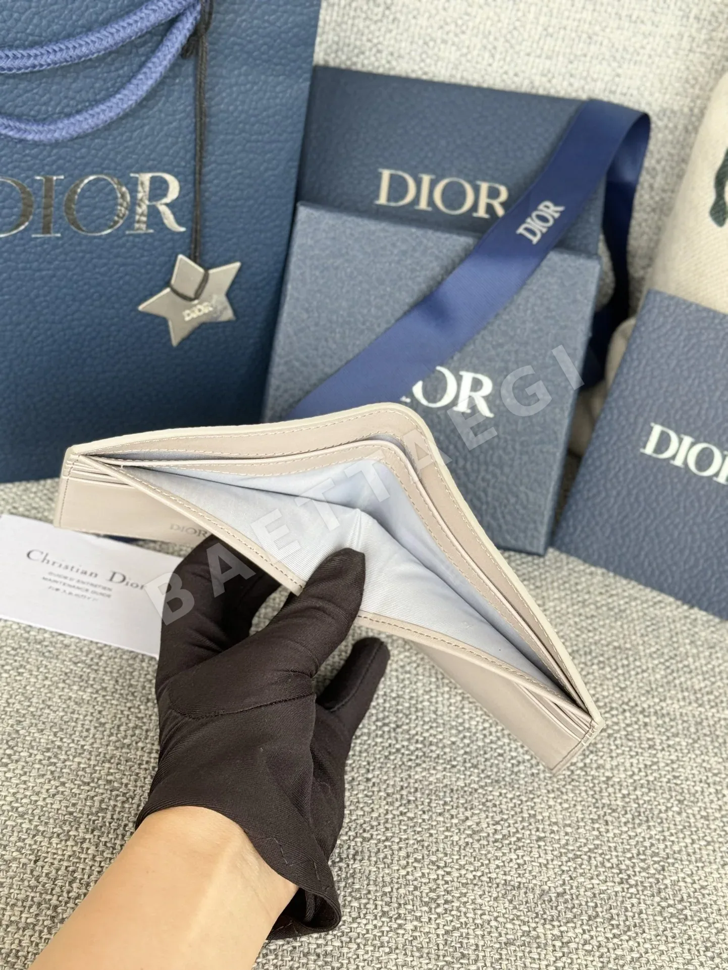 디올 CD 로고 블랙 그레인 송아지가죽 이중 접이식 지갑 상세 이미지 9
