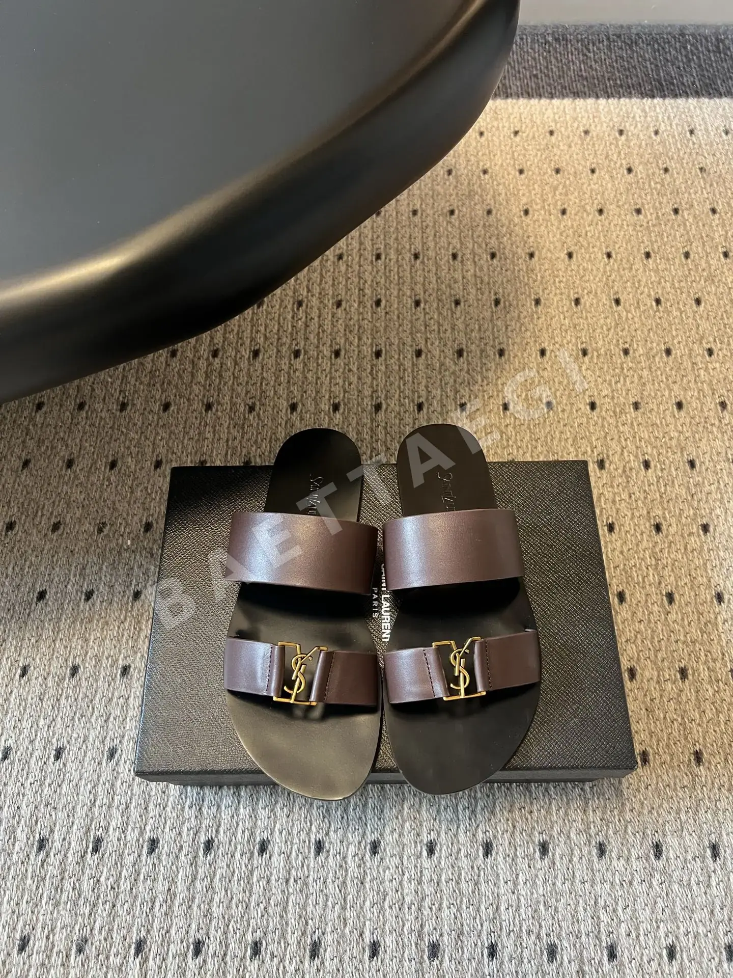 생로랑 YSL 샤머 더블 로고 플랫 샌들 99462