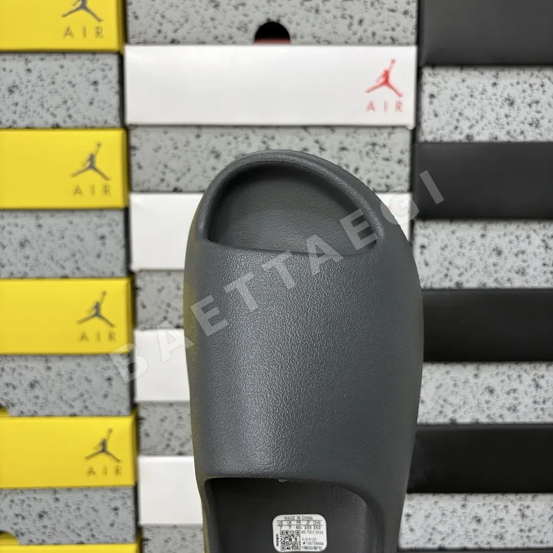 아디다스 [LW] 이지 슬라이드 ID4132 200617 Adidas Yeezy Slide Granite 상세 이미지 4