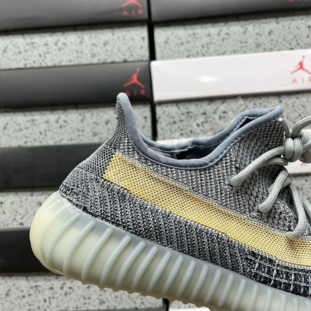 아디다스 [XQ] 이지 부스트 350 V2 GY7657 200792 Adidas Yeezy Boost 350 V2 Ash Blue 상세 이미지 8