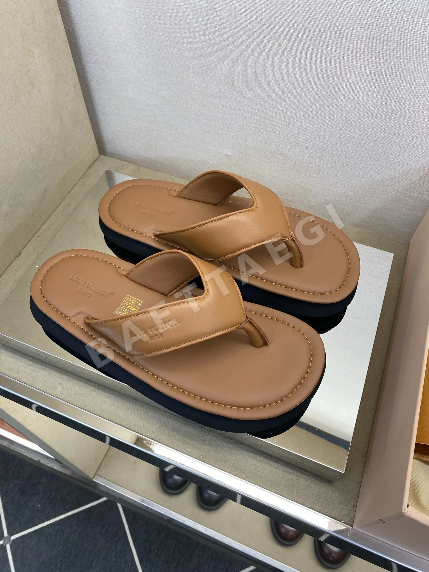 루이비통 송아지가죽 남성 슬리퍼 상세 이미지 3