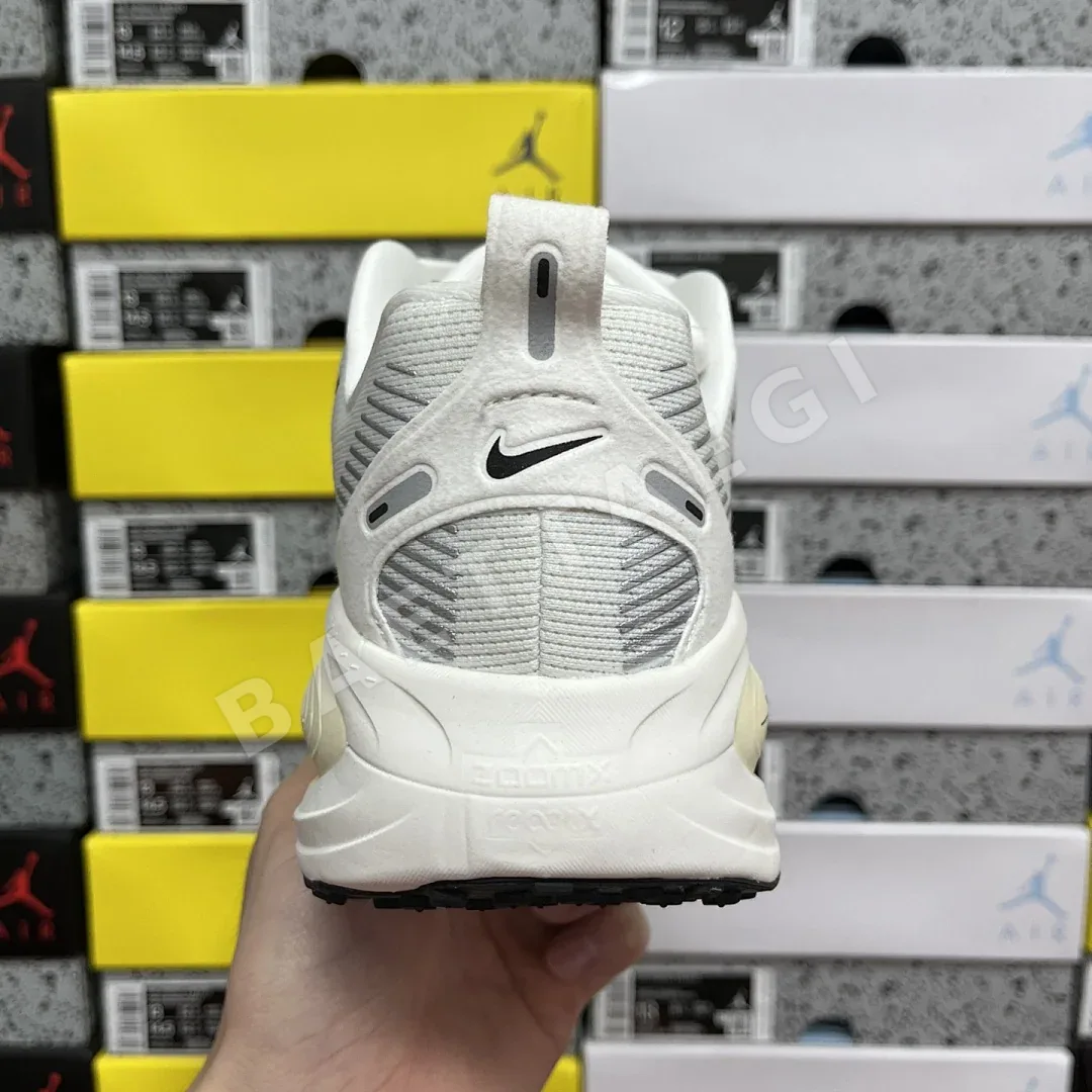 나이키 줌 보메로 18 HM6803-101 201099 Nike Zoom Vomero 18 상세 이미지 5