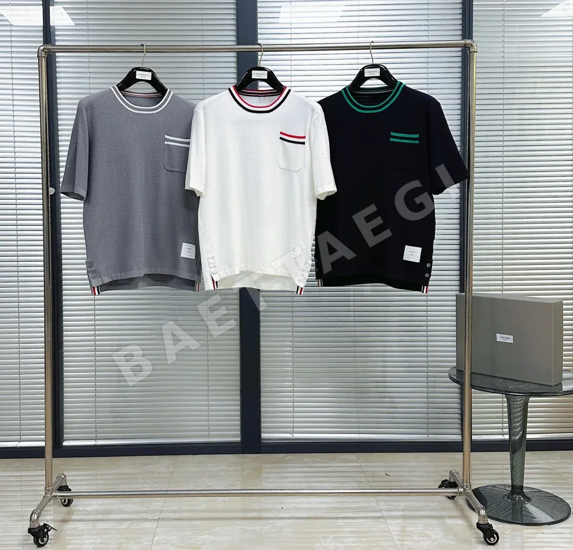 톰브라운 남성 대비 색상 립 크루넥 반팔 티셔츠 159503