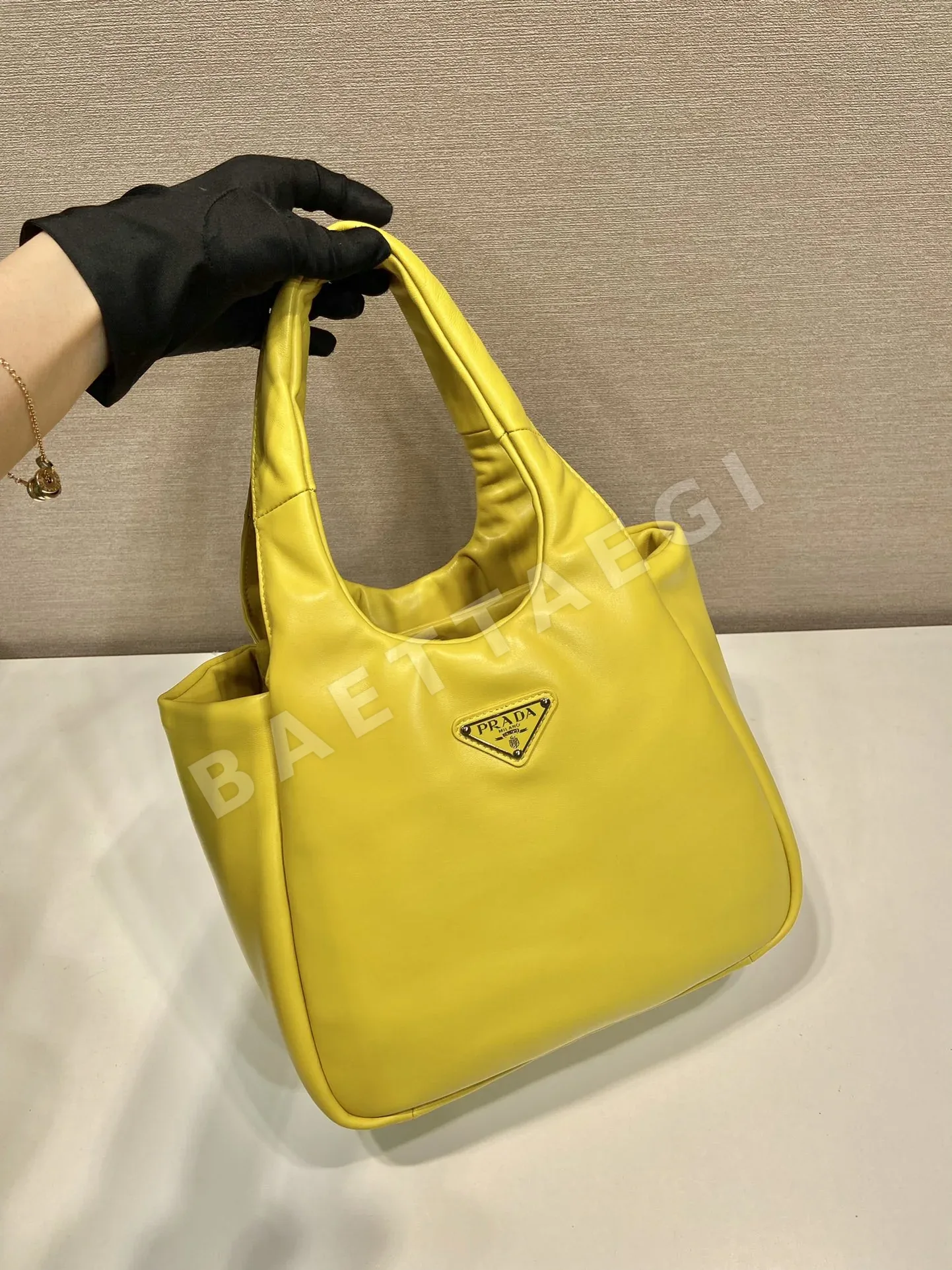 프라다 램스킨 라지 더블 핸들 토트백 1BG413 상세 이미지 2