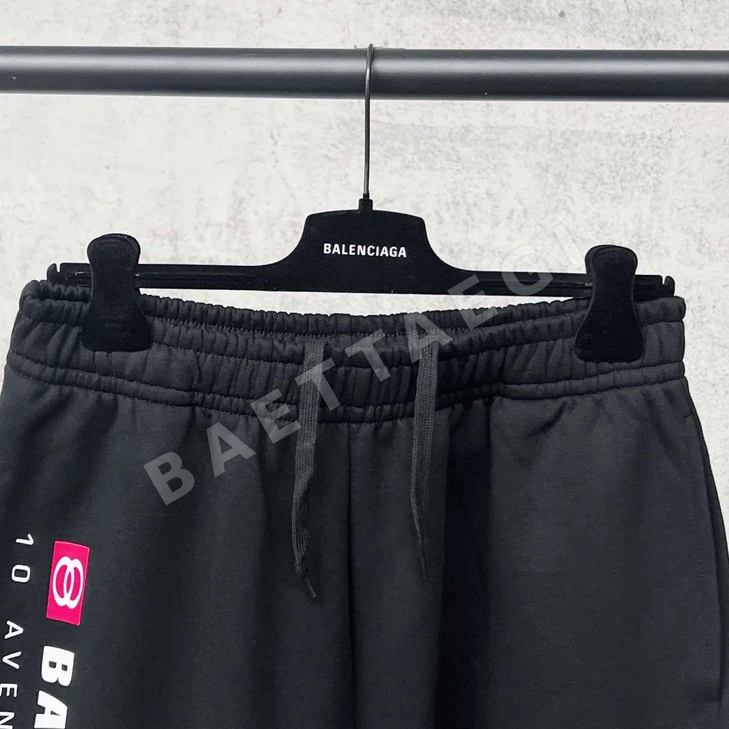 발렌시아가 파리지앵 레터 프린트 반바지 상세 이미지 3