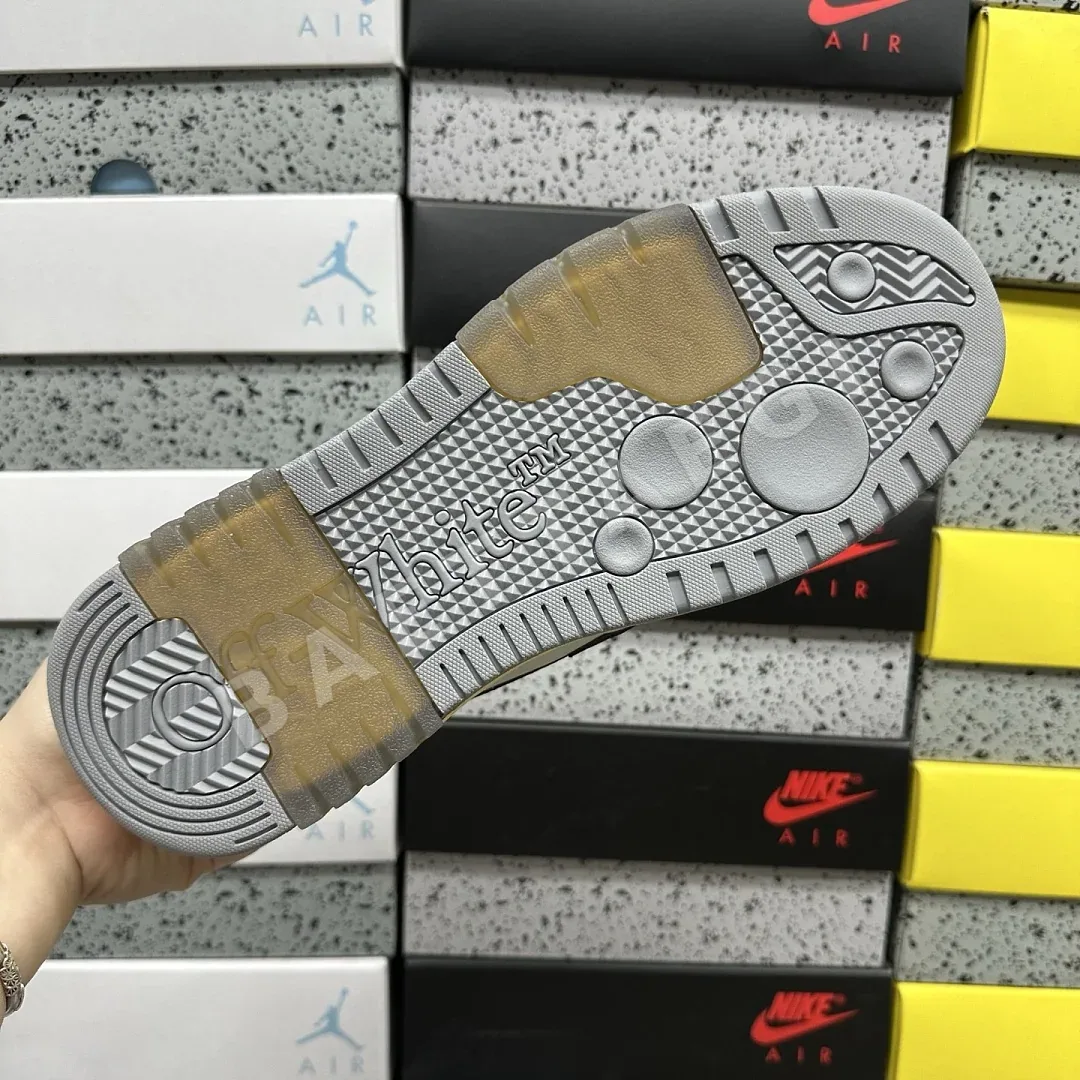 오프화이트 [KZ] 아웃 오브 오피스 OOO 로우 탑스 그레이 브라운 202494 Off White Out Of Office OOO Low 상세 이미지 8