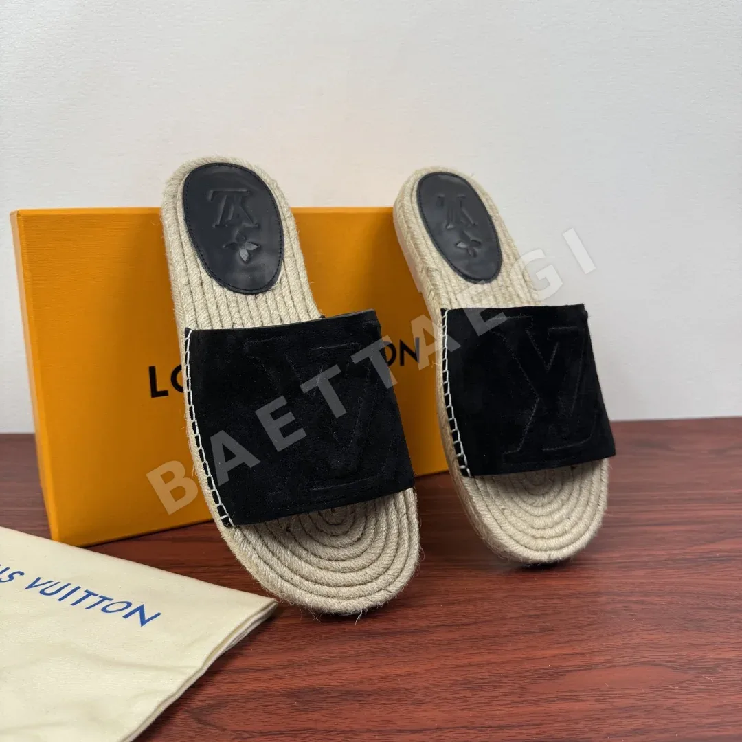 루이비통 샌들 블랙 가죽 배지 패턴 LV 로고 상세 이미지 2