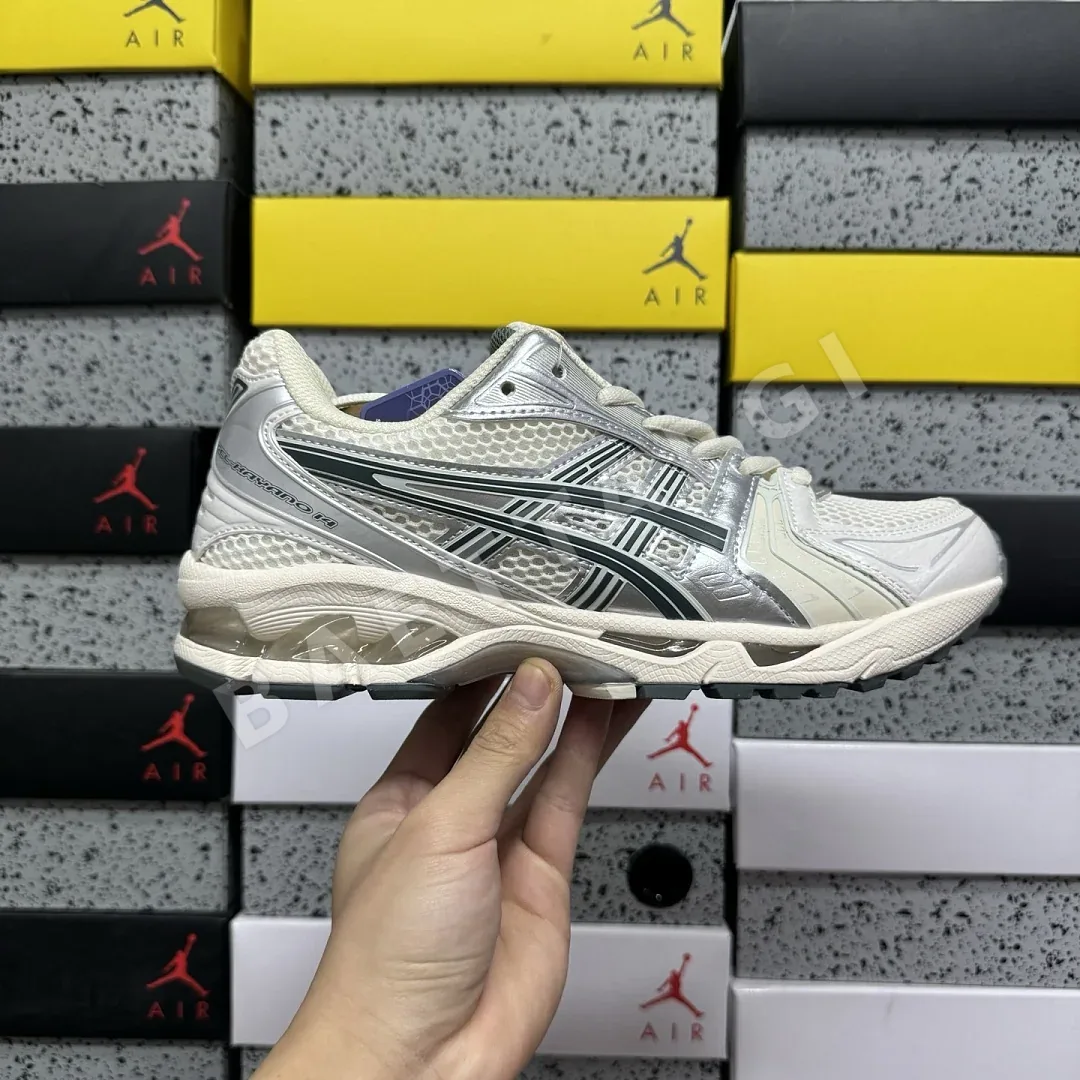 아식스 [LZ] 젤 카야노 14 1201A019-200 200563 Asics Gel-Kayano 14 Birch Dark Pewter 상세 이미지 4