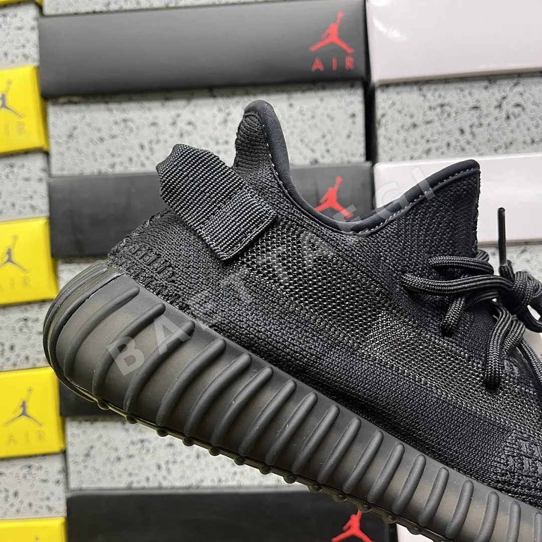 아디다스 [XQ] 이지 부스트 350 V2 HQ4540 200769 Adidas Yeezy Boost 350 V2 Onyx 상세 이미지 4